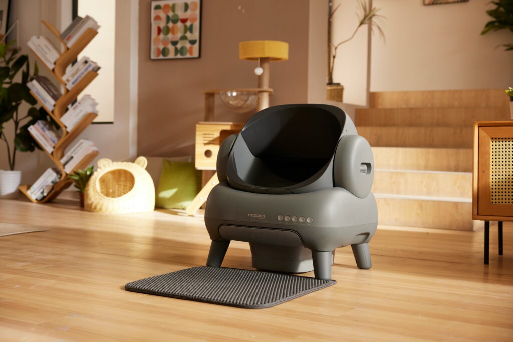 Neakasa självrengörande kattlåda - smart automatiserad kattlåda i hemtrevlig miljö.